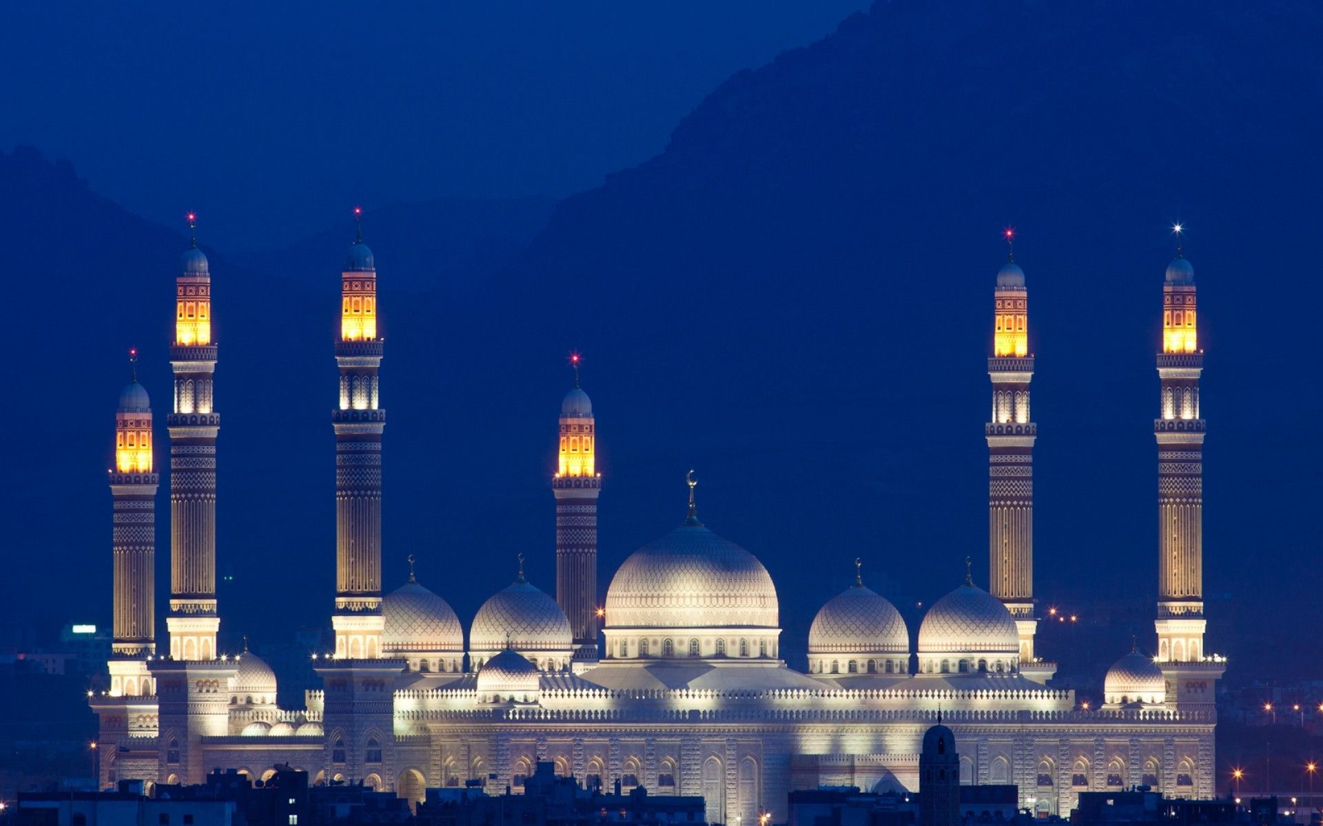 PESAN UNTUK YANG MENJADI IMAM SHALAT