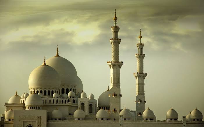 APAKAH BACAAN SURAH PADA SHALAT TARAWIH SENDIRIAN DIKERASKAN (JAHR)