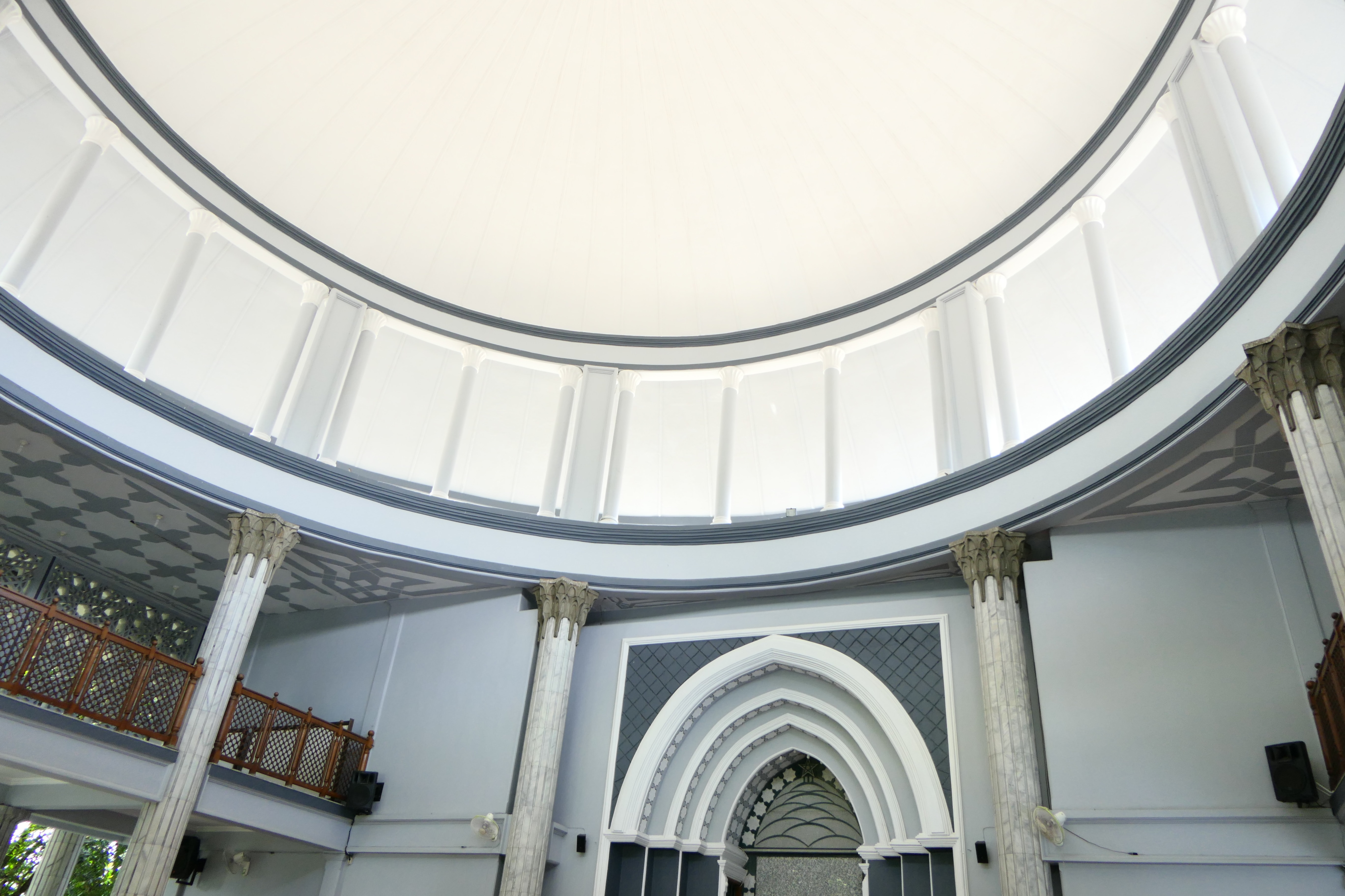 BOLEHKAH BERGERAK SAAT KHUTBAH BERLANGSUNG