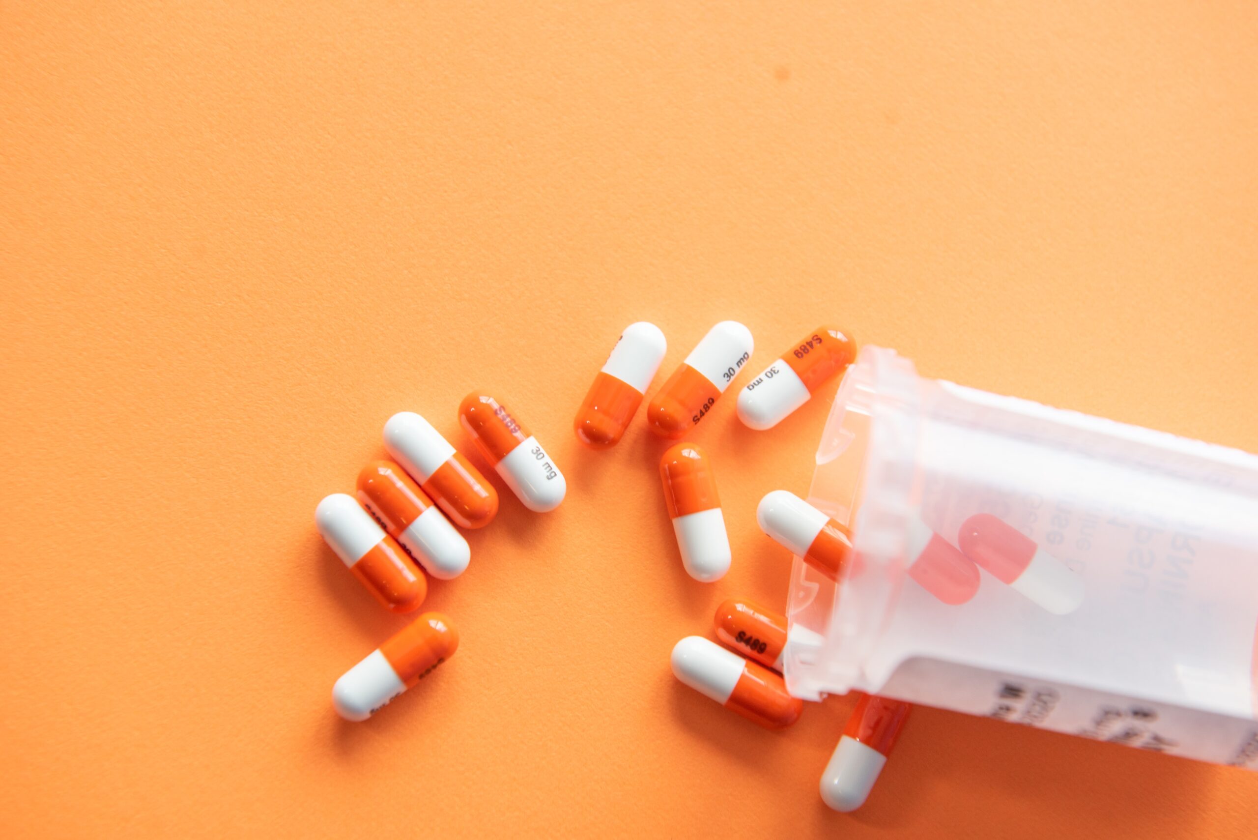 DI ANTARA ADAB MENJENGUK ORANG SAKIT IALAH MENYARANKAN JENIS OBAT YANG BAGUS UNTUKNYA