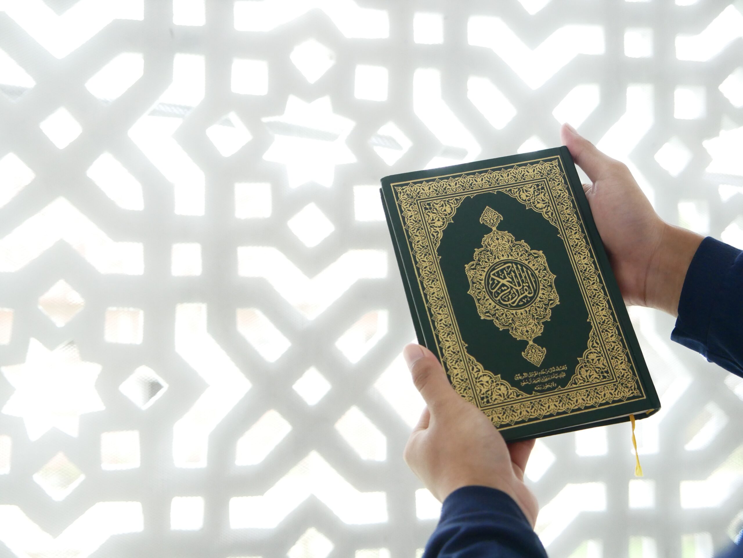 SELURUH PEMBACA AL-QUR’AN MENDAPATKAN KEBAIKAN YANG BESAR