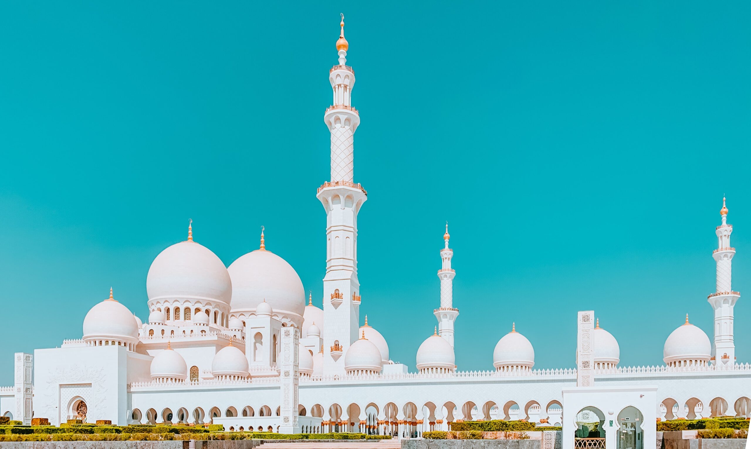 LARANGAN MERAYAKAN DAN MENGUCAPKAN SELAMAT TERHADAP HARI RAYA ORANG KAFIR